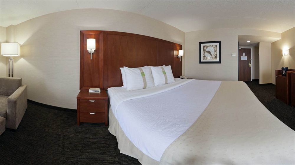 Holiday Inn Oakville Centre By Ihg Exterior foto