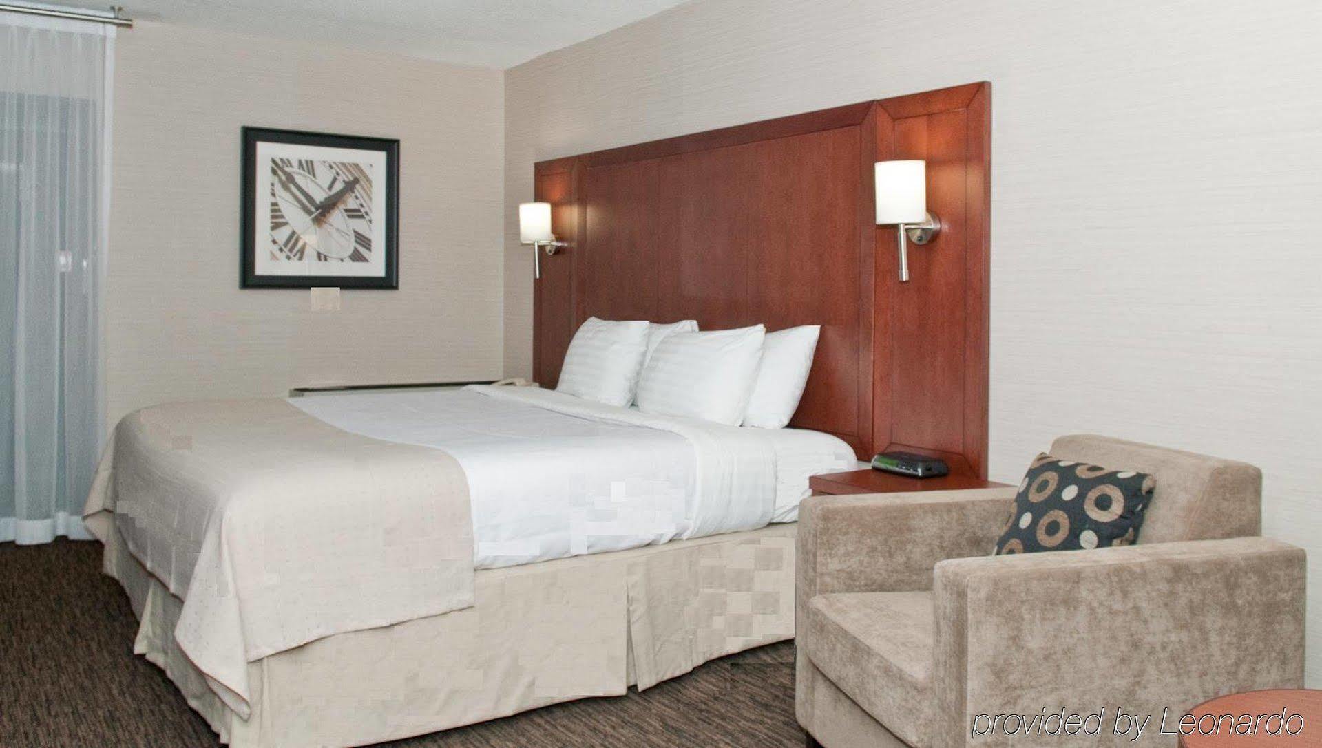 Holiday Inn Oakville Centre By Ihg Exterior foto